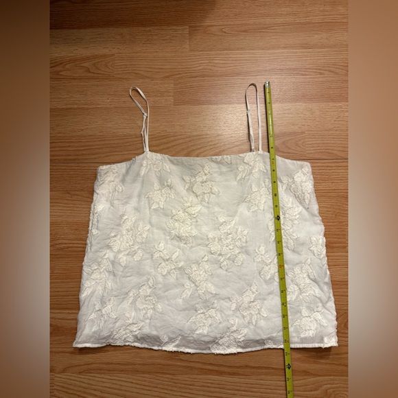 Vince White Textured Floral Camisole Size Large - Picture 6 of 8